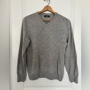 NAADAM 100% Cashmere V neck sweater in grey. Size M